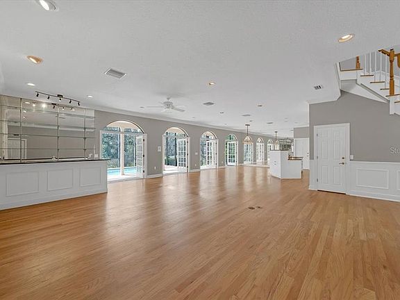 3rd image of 1141 Myrtle Rd