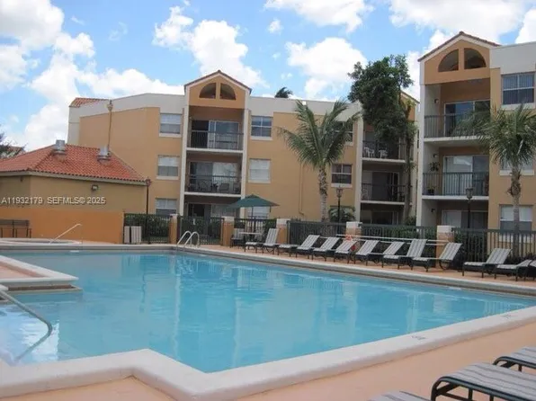 6280 NW 186th St APT 310, Hialeah, FL 33015