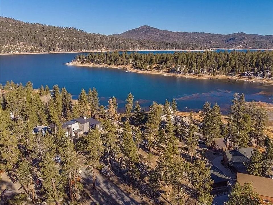 1st image of 831 Cove Dr