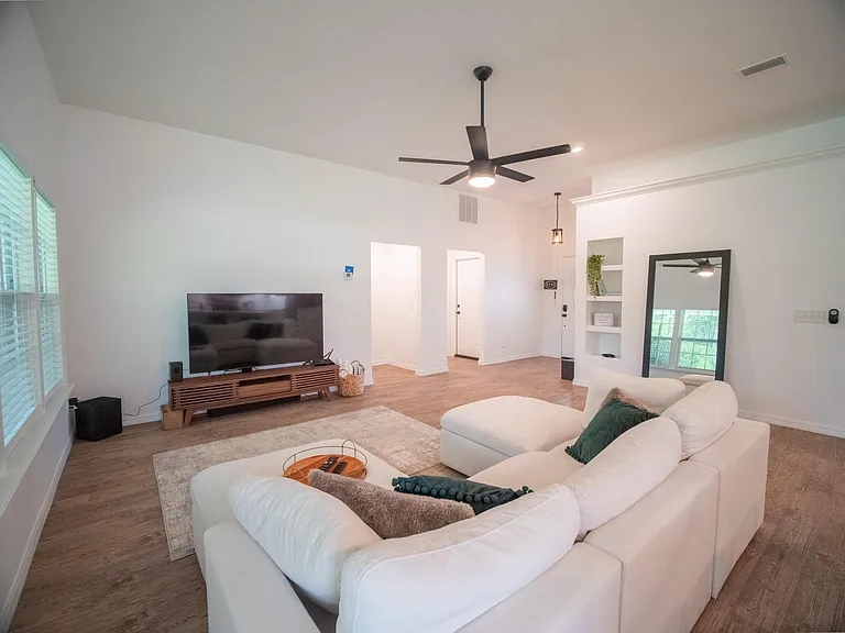 315 SE Lindale Gln — Photo 29