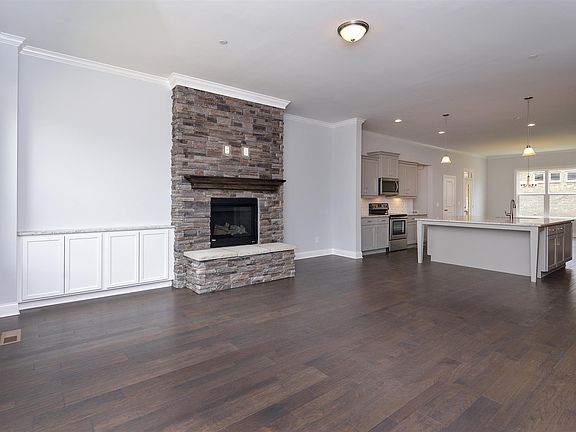 5th image of 710 Lawler Ln