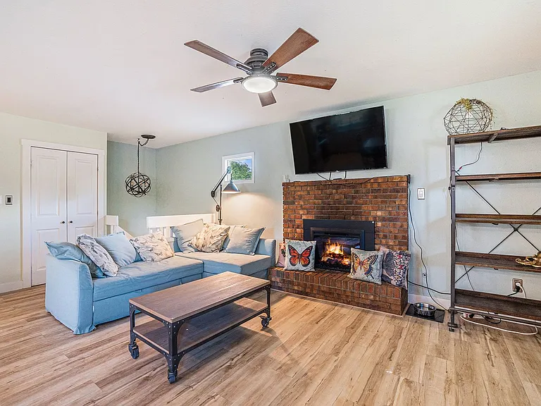 2901 Stover St — Photo 4
