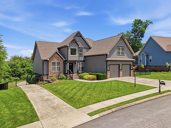 3rd image of 7645 Peppertree Dr
