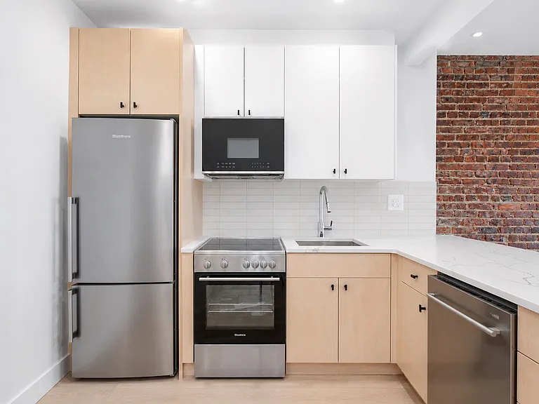183 Guernsey St #4R — Photo 4