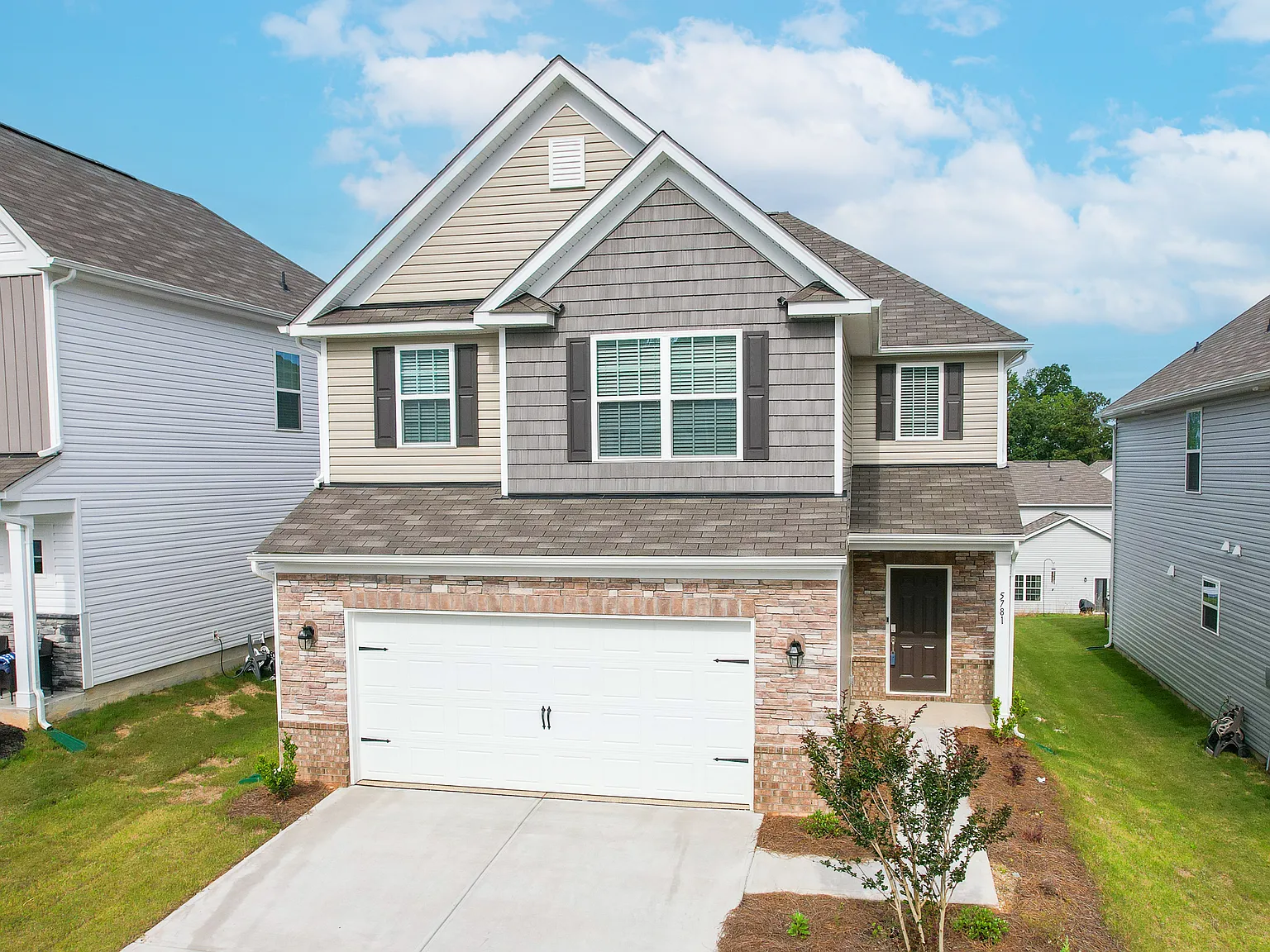3 bed, 2.5 bath, 2049 sqft, $2,450 — Photo 1