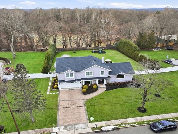 3rd image of 231 Birchwood Rd