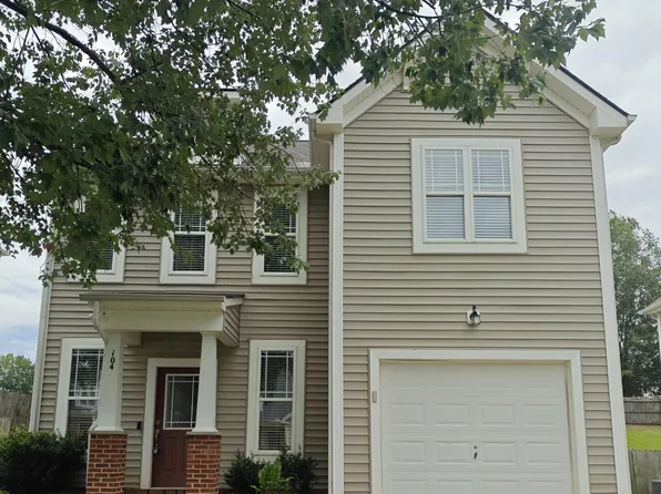 104 Hutson Ln, Clayton, NC 27527