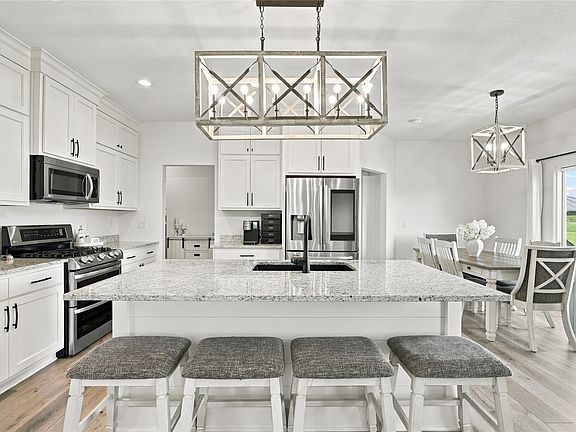 4th image of 1806 Lakeview Dr