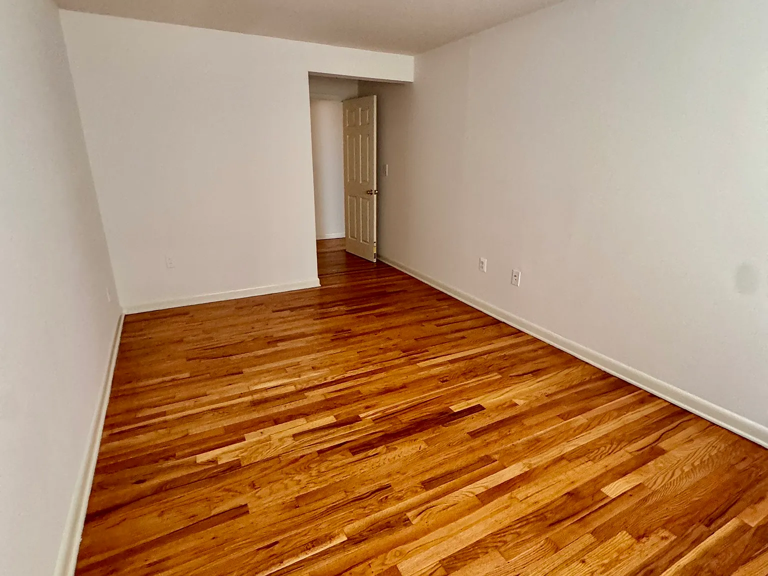 711 Farmington Ave — Photo 4