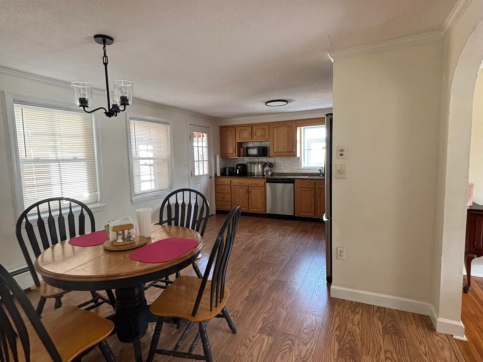 3 bed, 1818 sqft, $2,900 — Photo 3