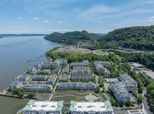1306 Round Pointe Dr, Haverstraw, NY 10927