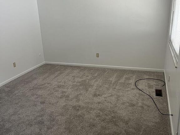 2nd image of 2052 Arlington Ave APT 2