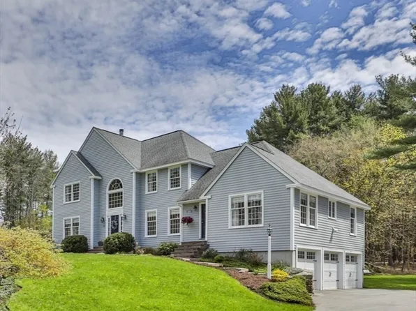 102 Lost Pond Ln, North Andover, MA 01845