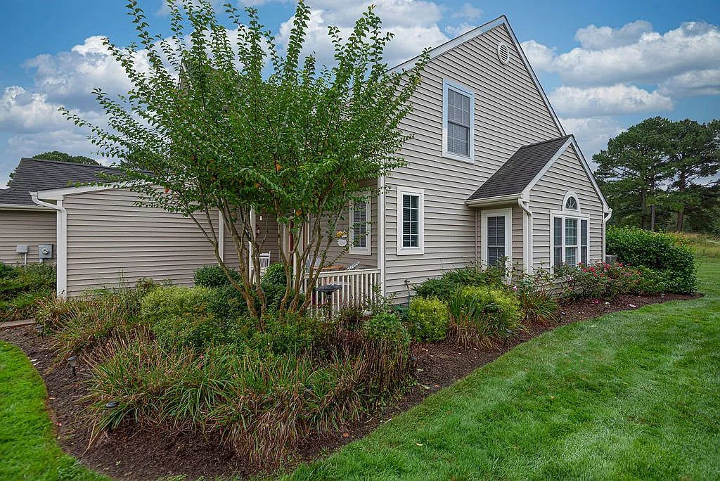4 bed, 2059 sqft, $2,500 — Photo 4