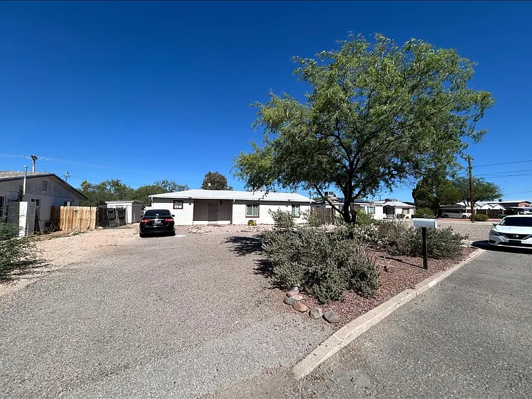 1025 S Van Buren Ave — Photo 16