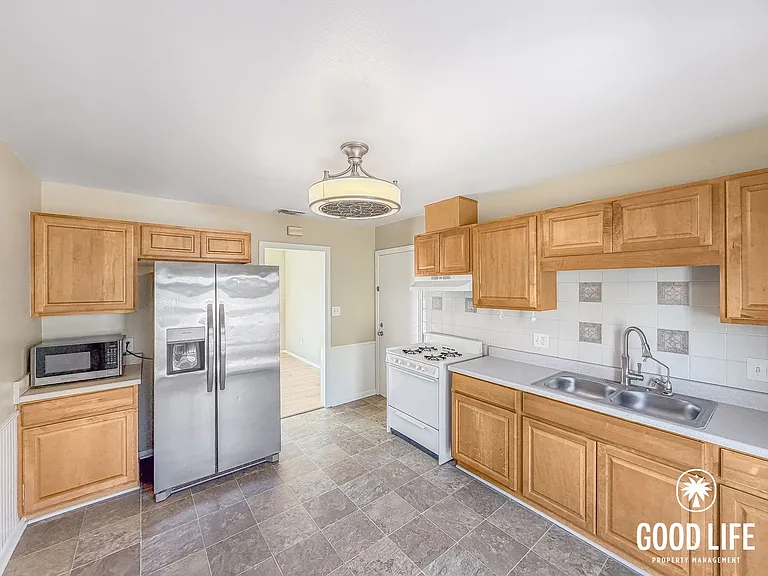 4034 Aragon Dr — Photo 5