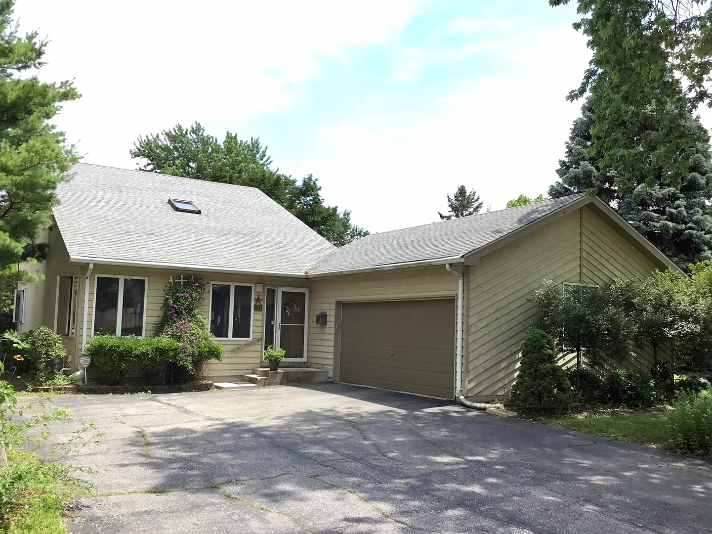 122 S Midland Ave photo 1