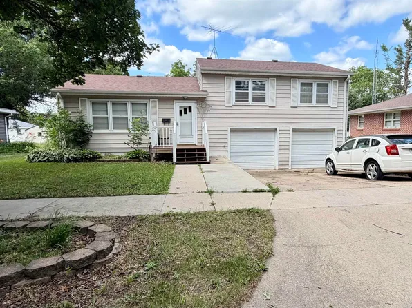 25 N Windsor Cir, Storm Lake, IA 50588