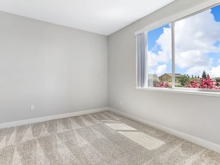 Tesoro Apartments — Photo 43