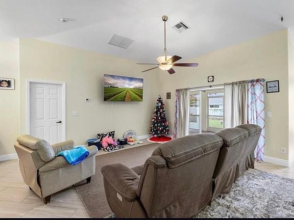 Extra large living room with view and exit to the lanai and back yard