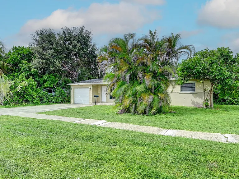 3919 Grant St — Photo 1
