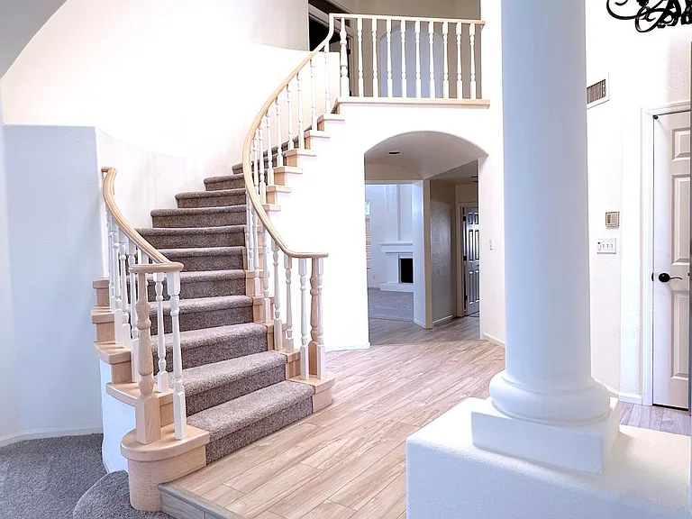 1601 E Glenhaven Dr — Photo 3