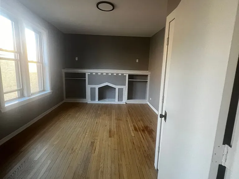 Hyde Park Apartments — Photo 9