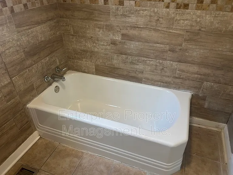 32 N Cooper St — Photo 17