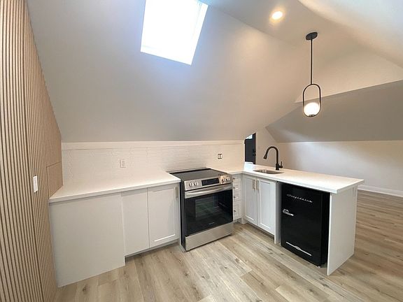 5th image of 210 Burlington St E #2