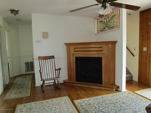 4th image of 729 Louise St