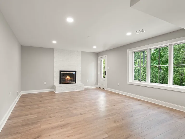 3667 N Harrison St — Photo 6
