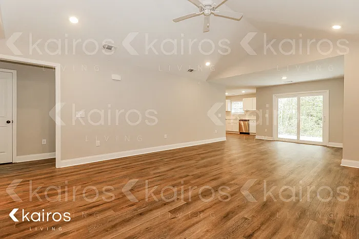 3 bed, 2.0 bath, 1453 sqft, $1,745 — Photo 3