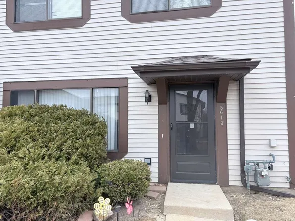 5613 Pebblebeach Dr, Hanover Park, IL 60133