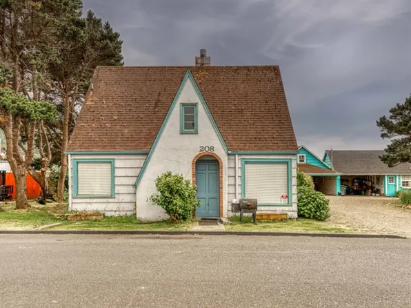 208 W 2nd St, Yachats, OR 97498