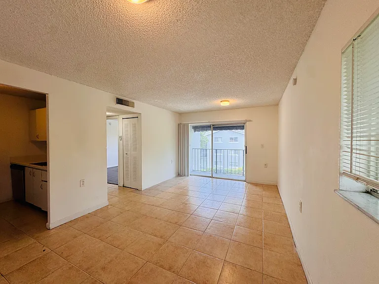 1068 N Benoist Farms Rd #302 — Photo 41