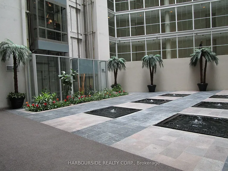650 Queens Quay W #712 — Photo 24