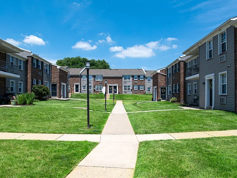 Chestnut Hill Village Apartments — Photo 27