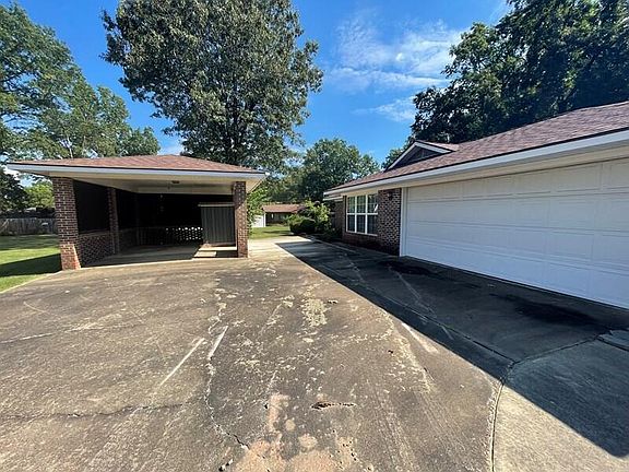 3rd image of 22 Sherwood Ln