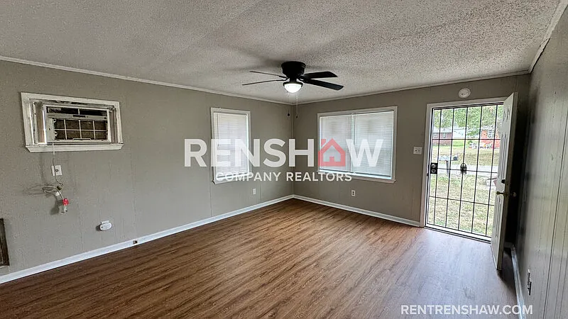 3 bed, 1.0 bath, $1,195 — Photo 2