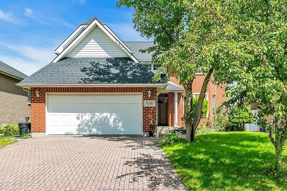 898 Hacienda Ct