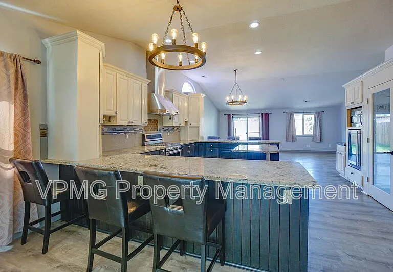 16404 NE 67th St — Photo 9