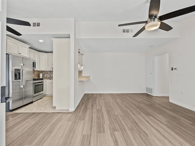 19156 Avenue Of The Oaks #B — Photo 6