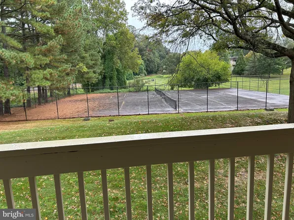 5802 Royal Ridge Dr Unit M, Springfield, VA 22152