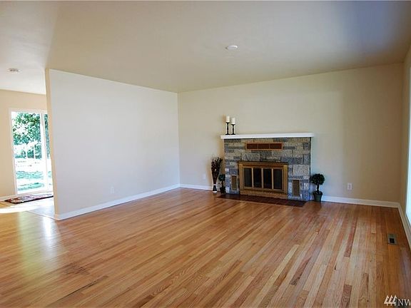 2nd image of 1303 Hensley St NE