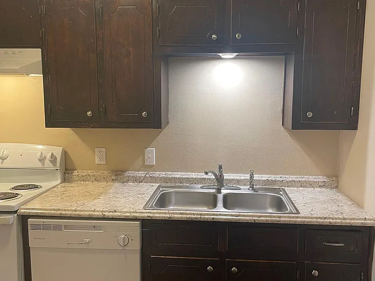 202 Pecan St #7 — Photo 8