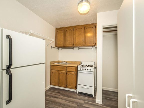 4th image of 443 1/2 Leland Ave