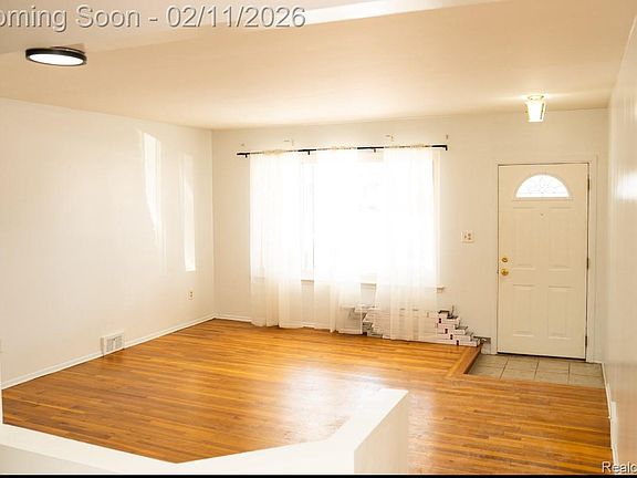 3rd image of 32851 Rugby Dr