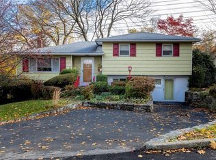 83 Parkview Rd, Elmsford, NY 10523