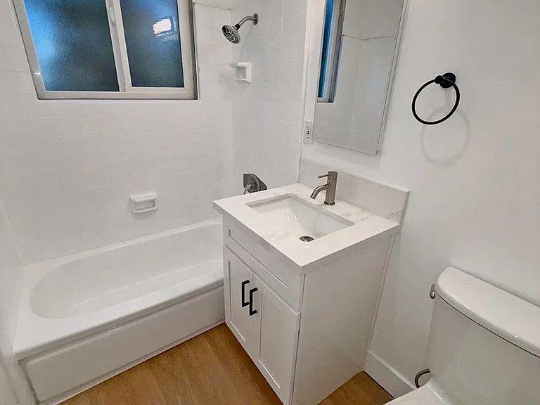 3685 Mentone Ave #4 — Photo 11