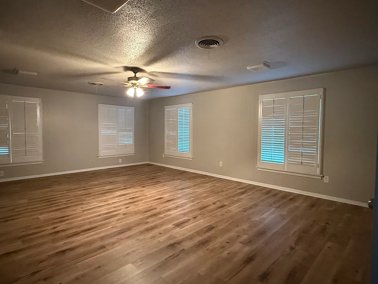 4 bed, 2378 sqft, $2,000 — Photo 4